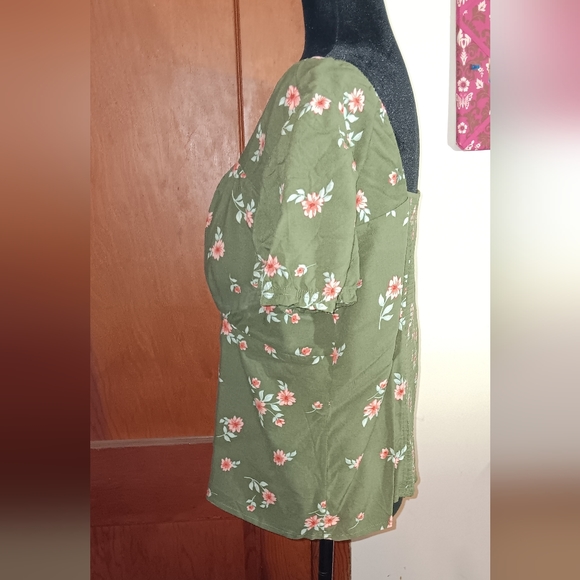 Ladies top - Picture 5 of 6